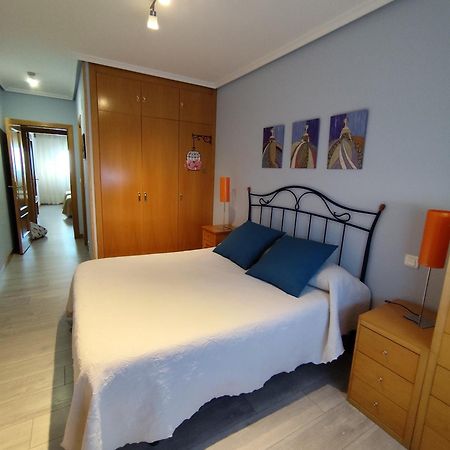 Apartamento De Tres Dormitorios Con Garaje Y Todos Los Servicios Cerca Burgo Exteriör bild