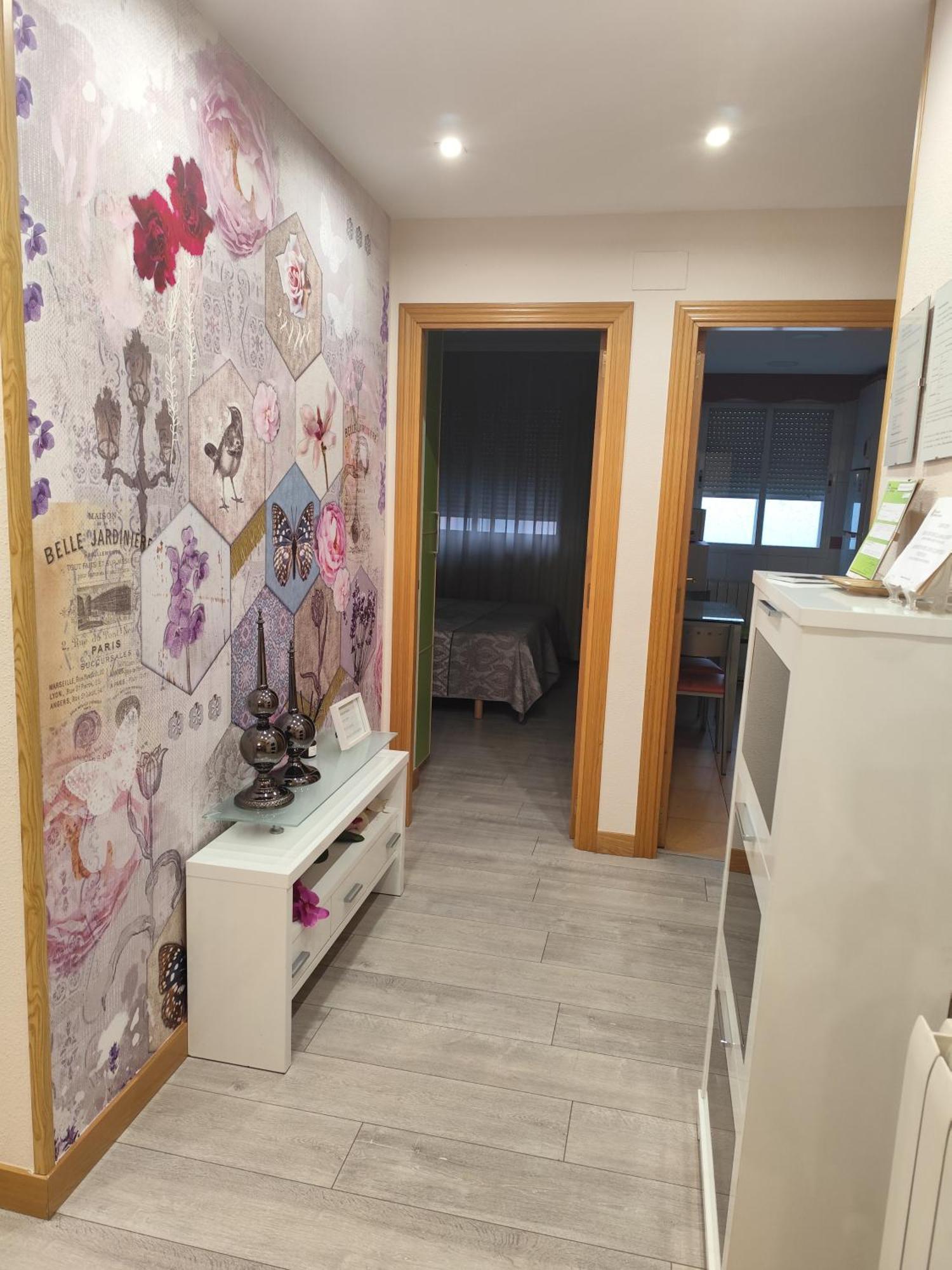 Apartamento De Tres Dormitorios Con Garaje Y Todos Los Servicios Cerca Burgo Exteriör bild
